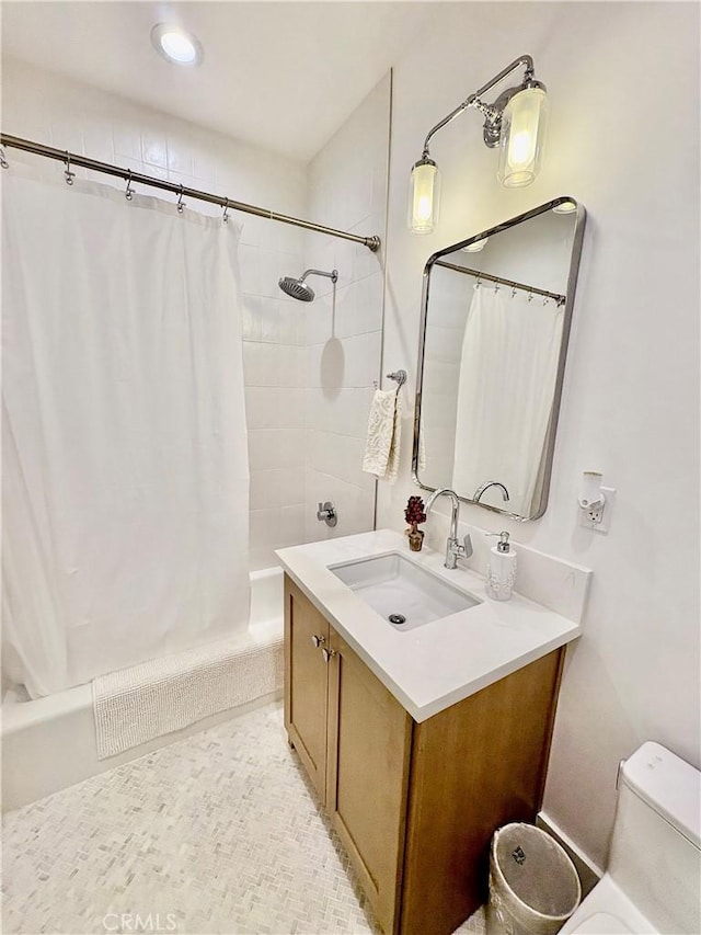 2621 Gates Ave Unit B, Redondo Beach, CA 90278 - full bathroom featuring shower / bath combination with curtain, vanity, and toilet