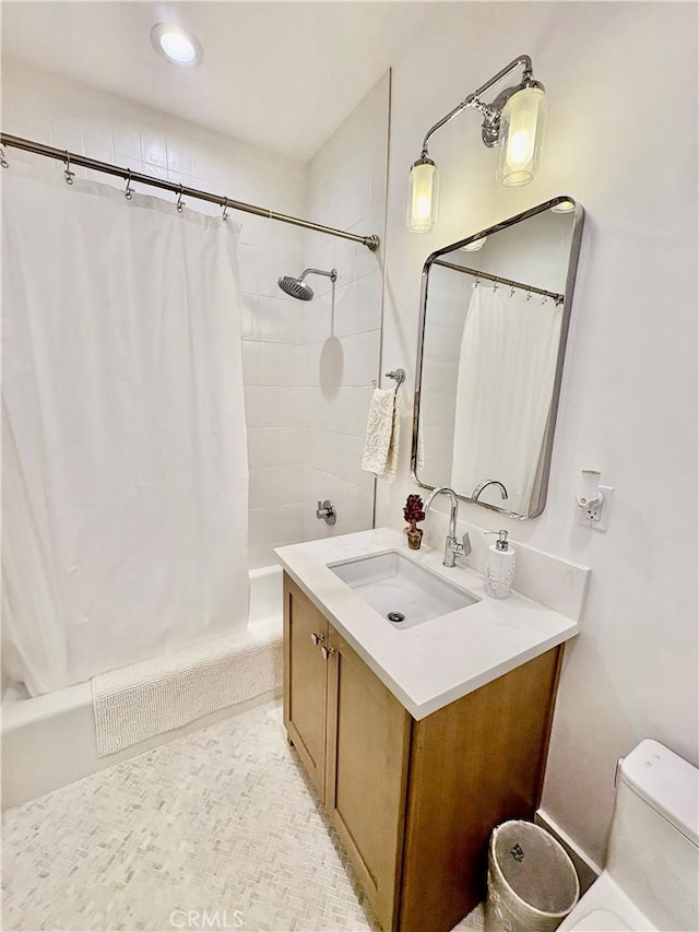 2621 Gates Ave Unit B, Redondo Beach, CA 90278 - bathroom with vanity and shower / bath combo