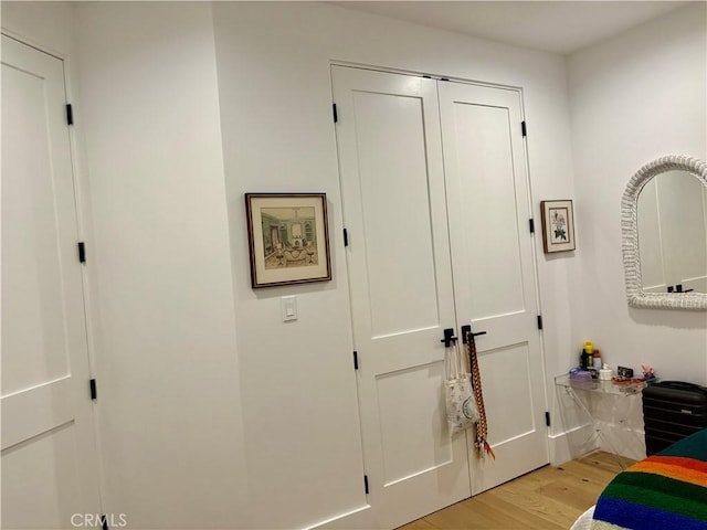 2621 Gates Ave Unit B, Redondo Beach, CA 90278 - bedroom with light wood-style flooring and a closet