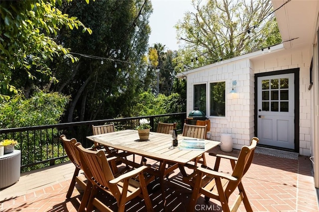 565 Lombardy Ln, Laguna Beach, CA 92651 - wooden terrace with outdoor dining area