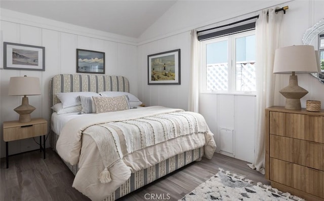 565 Lombardy Ln, Laguna Beach, CA 92651 - bedroom with vaulted ceiling and wood finished floors