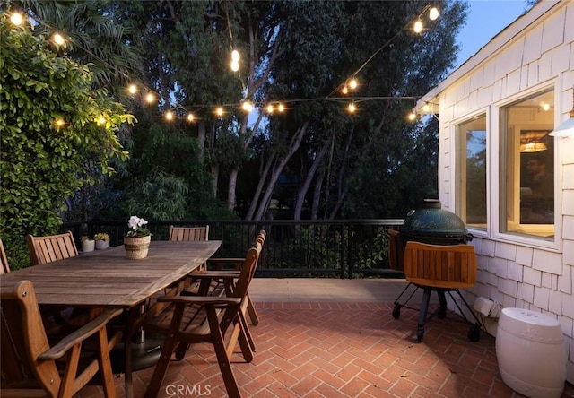 565 Lombardy Ln, Laguna Beach, CA 92651 - view of patio / terrace