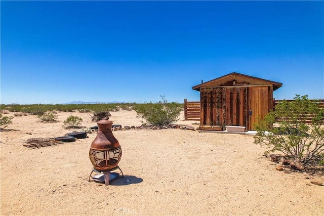 view of yard featuring an outdoor fire pit