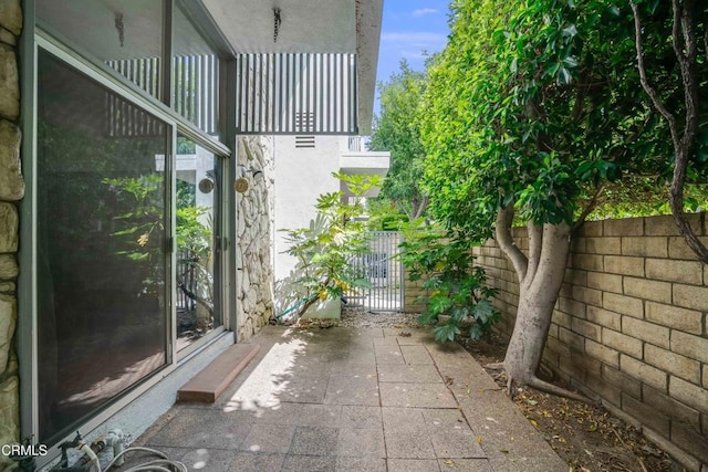 4213 Sarah St Unit 22, Burbank, CA 91505 - view of patio / terrace featuring fence