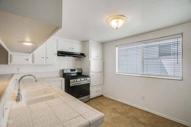 4213 Sarah St Unit 22, Burbank, CA 91505 - kitchen with stainless steel range with gas cooktop, a sink, under cabinet range hood, baseboards, and tile countertops