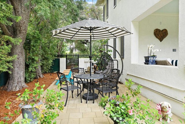 670 San Marino Ave, San Marino, CA 91108 - view of patio featuring outdoor dining space