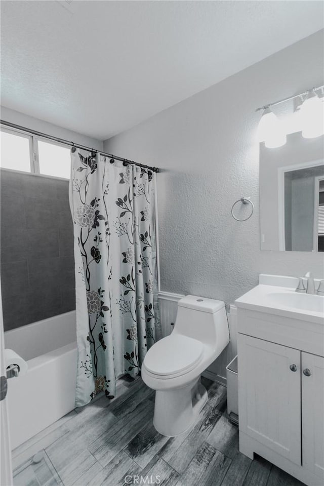 5805 Vista Del Cerro, Oroville, CA 95966 - bathroom with a textured wall, toilet, vanity, shower / bath combo, and wood finished floors