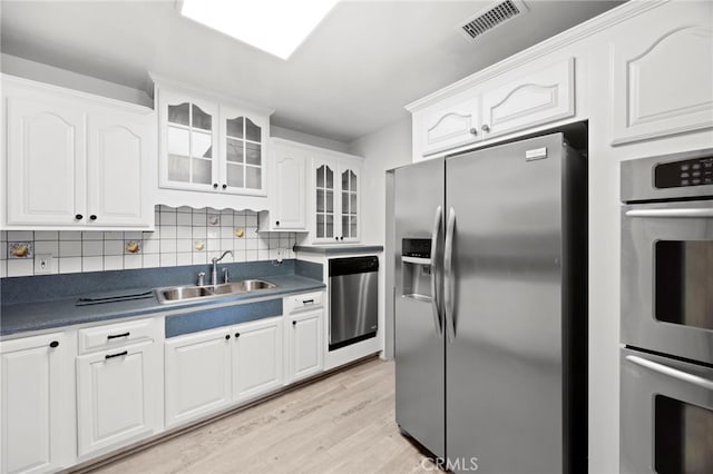 10441 La Mirada Blvd, Whittier, CA 90604 - kitchen featuring stainless steel appliances, a sink, dark countertops, and light wood finished floors