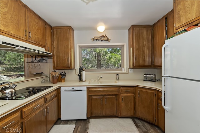 1249 Yellowstone Dr, Lake Arrowhead, CA 92352 - kitchen featuring white appliances, under cabinet range hood, a sink, and light countertops