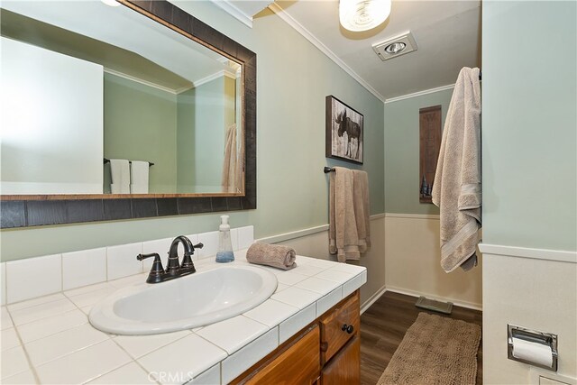 1249 Yellowstone Dr, Lake Arrowhead, CA 92352 - bathroom featuring crown molding, wood finished floors, vanity, and baseboards