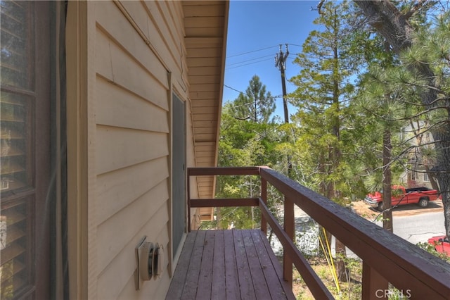1249 Yellowstone Dr, Lake Arrowhead, CA 92352 - view of wooden deck