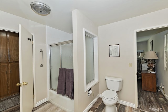 1249 Yellowstone Dr, Lake Arrowhead, CA 92352 - bathroom featuring wood finished floors, enclosed tub / shower combo, toilet, and baseboards