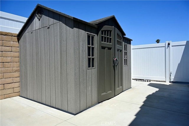 21651 Hilaria, Huntington Beach, CA 92646 - view of outdoor structure featuring fence and an outbuilding