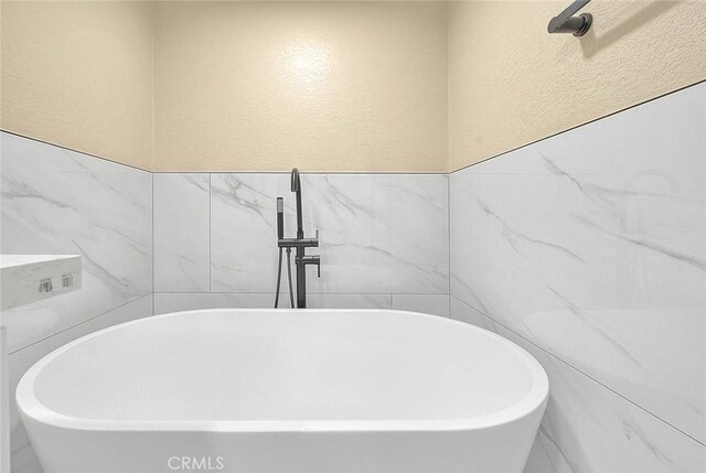 23020 Paseo De Terrado Unit 2, Diamond Bar, CA 91765 - bathroom featuring a textured wall, a freestanding tub, and a sink