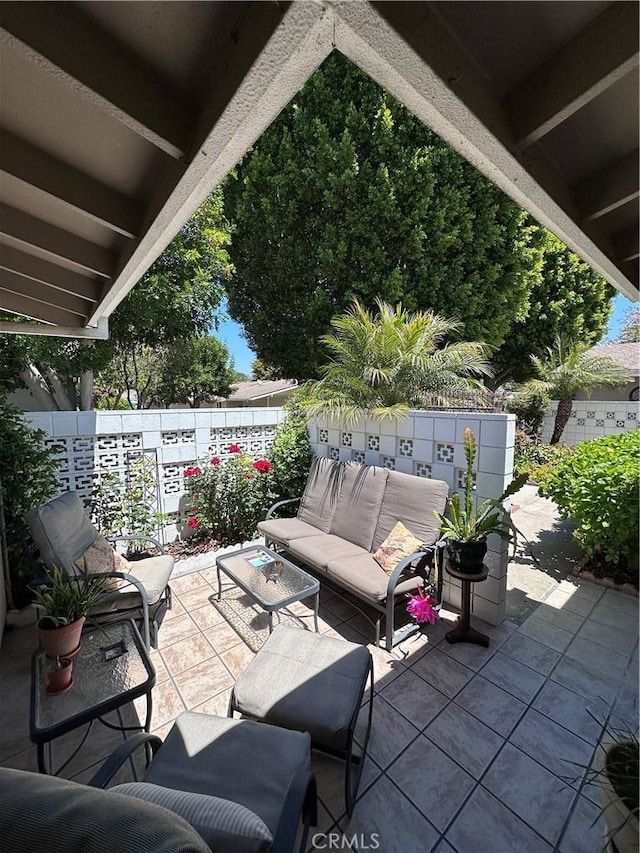 253 Calle Aragon Unit F, Laguna Woods, CA 92637 - view of patio with fence and an outdoor living space