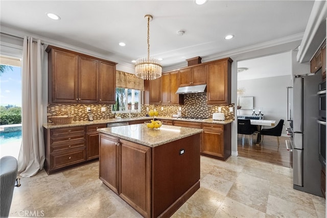 40493 Calle Katerine, Temecula, CA 92591 - kitchen featuring under cabinet range hood, a chandelier, gas cooktop, backsplash, and ornamental molding