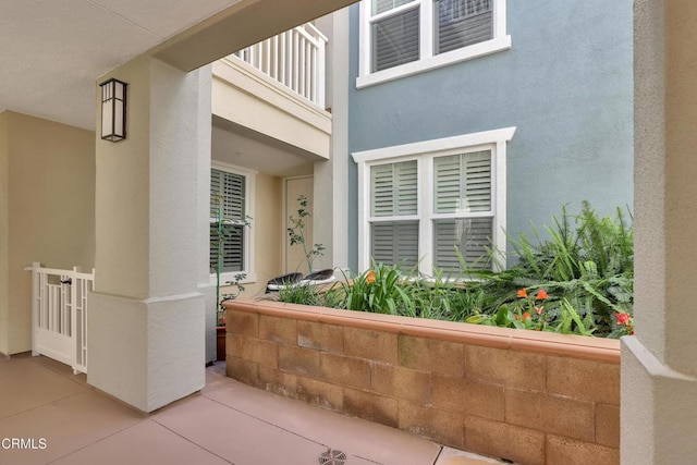 1524 Seabridge Ln, Oxnard, CA 93035 - view of exterior entry featuring stucco siding and a balcony