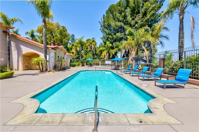 2400 Del Mar Way, Corona, CA 92882 - community pool with fence and a patio