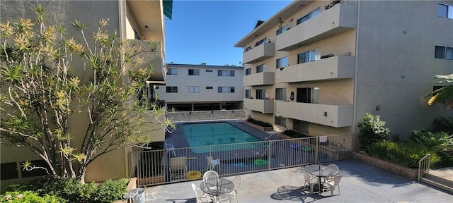 5400 Lindley Ave Unit 116, Encino, CA 91316 - community pool featuring fence and a patio area