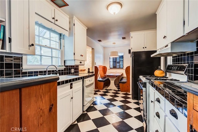 222 Holiday Dr, Lake Arrowhead, CA 92352 - kitchen featuring range with gas stovetop, dishwasher, dark floors, a sink, and plenty of natural light