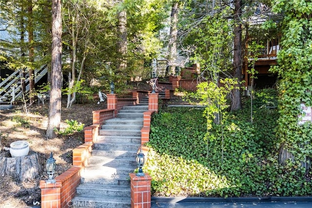 222 Holiday Dr, Lake Arrowhead, CA 92352 - view of front of property with stairway