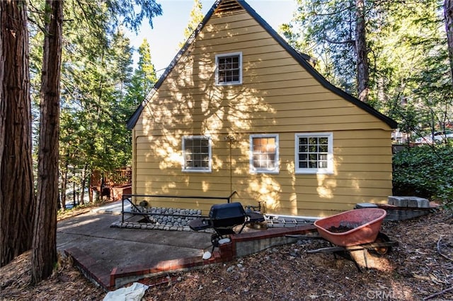 222 Holiday Dr, Lake Arrowhead, CA 92352 - back of property featuring a patio