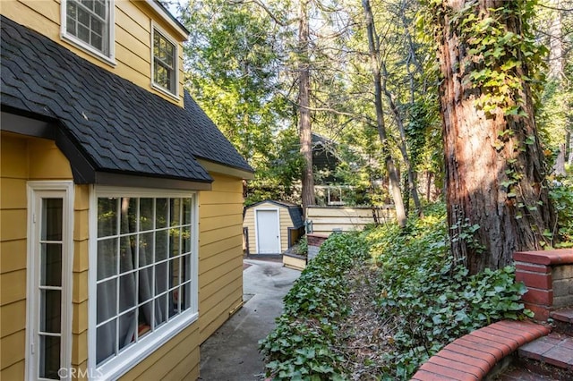 222 Holiday Dr, Lake Arrowhead, CA 92352 - view of yard featuring a shed and an outbuilding