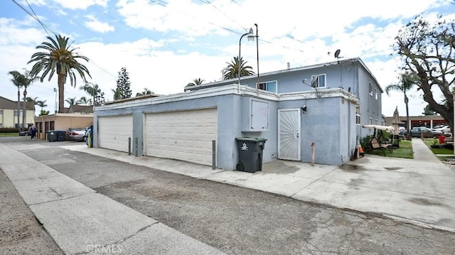 view of detached garage