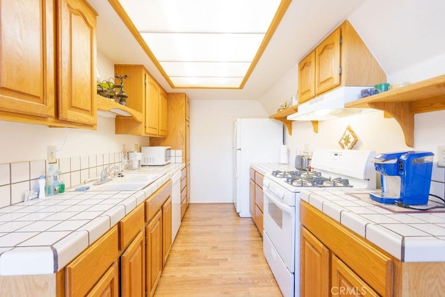 15616 San Moritz Dr, Pine Mountain Club, CA 93222 - kitchen with white appliances, a sink, light wood-style flooring, and tile countertops