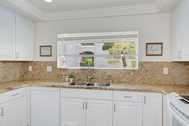 3424 Calle Azul Unit A, Laguna Woods, CA 92637 - kitchen featuring a sink, white electric stove, light countertops, white cabinetry, and crown molding