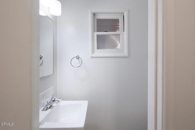 6429 Creemore Ln, Tujunga, CA 91042 - bathroom featuring a sink