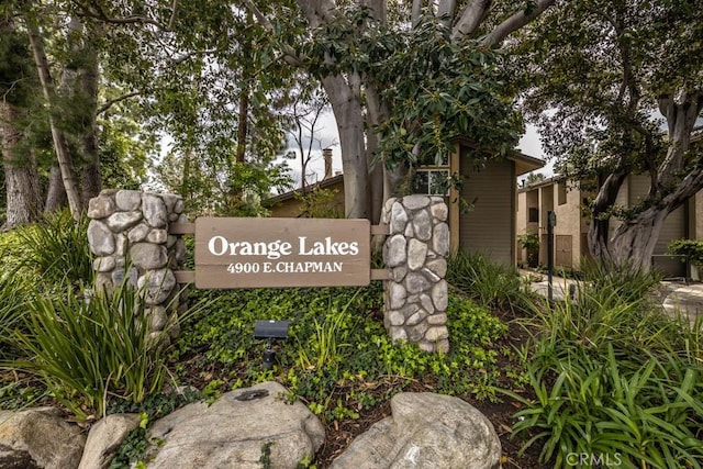 view of community / neighborhood sign
