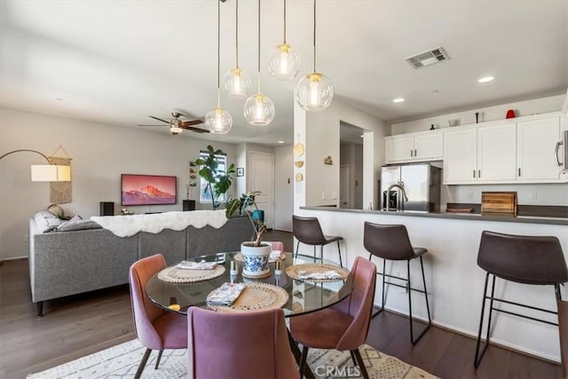 dining area featuring dark wood-style floors, ceiling fan, and recessed lighting