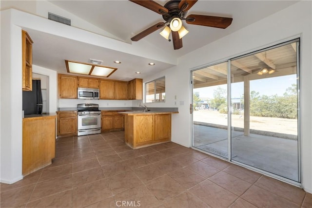 7728 Balsa Ave, Yucca Valley, CA 92284 - kitchen featuring appliances with stainless steel finishes, lofted ceiling, a peninsula, a sink, and recessed lighting