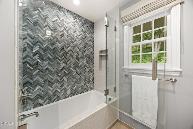 bathroom with tiled shower / bath