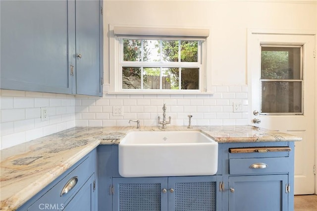 bathroom with tasteful backsplash and vanity