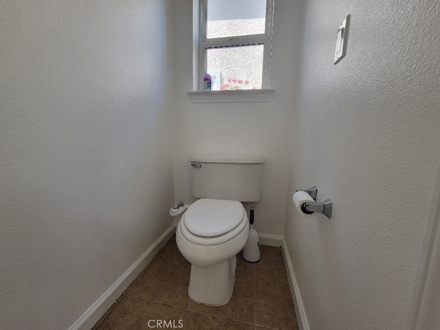 511 Milano Ct, Los Banos, CA 93635 - bathroom with tile patterned floors and baseboards