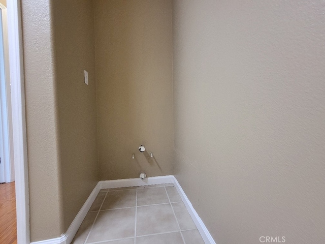 511 Milano Ct, Los Banos, CA 93635 - laundry area with tile patterned flooring and baseboards