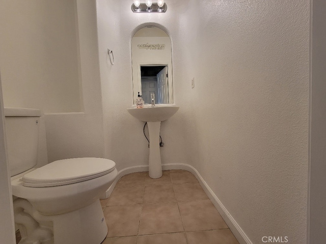 511 Milano Ct, Los Banos, CA 93635 - half bath with tile patterned floors, toilet, and baseboards