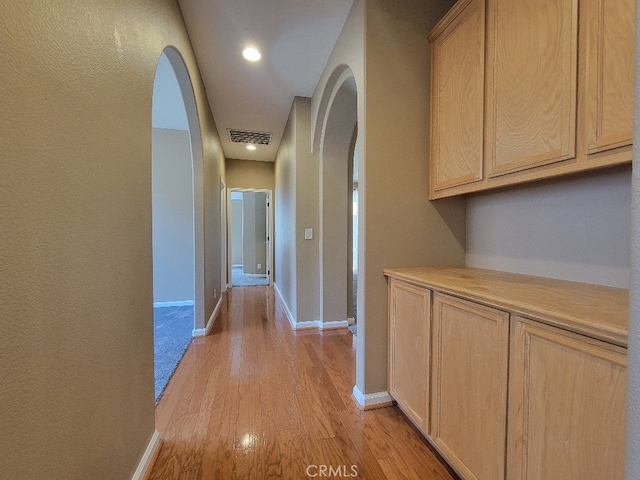 511 Milano Ct, Los Banos, CA 93635 - hallway with arched walkways, light wood-style floors, baseboards, and recessed lighting