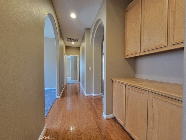 511 Milano Ct, Los Banos, CA 93635 - hall featuring arched walkways, light wood-style floors, and recessed lighting