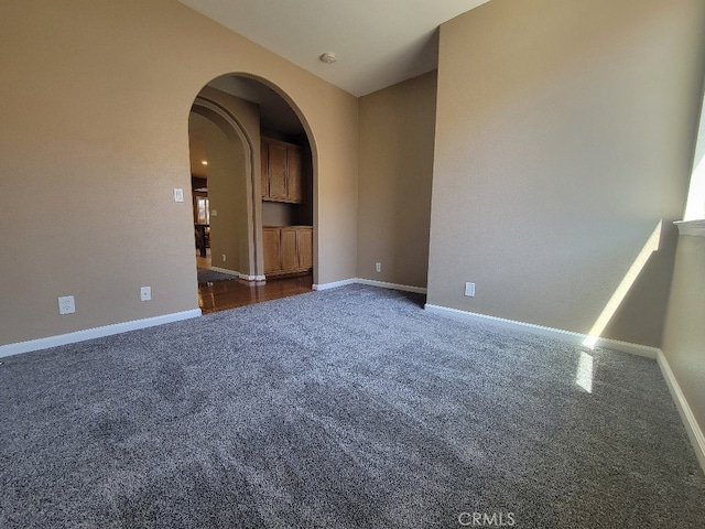 511 Milano Ct, Los Banos, CA 93635 - carpeted spare room featuring arched walkways and baseboards