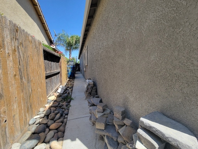 511 Milano Ct, Los Banos, CA 93635 - view of side of property featuring stucco siding