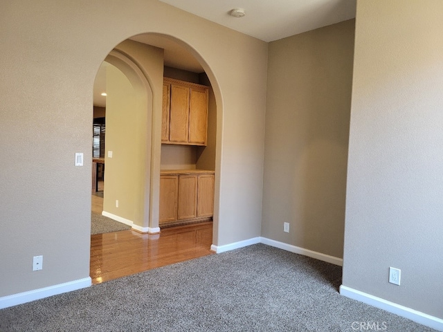 511 Milano Ct, Los Banos, CA 93635 - spare room with carpet, arched walkways, and a smoke detector