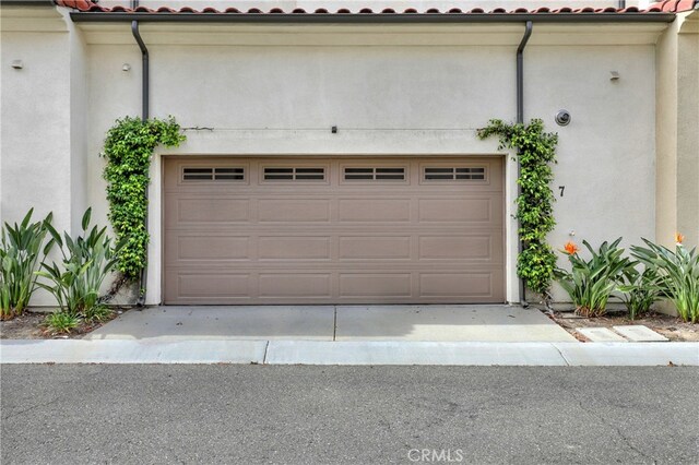 7 Abarrota St, Rancho Mission Viejo, CA 92694 - garage featuring driveway