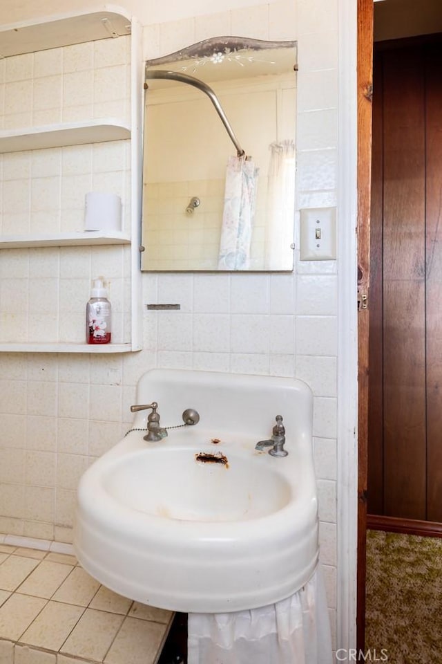 6425 Indian Cove Rd Unit 29, Palms, CA 92277 - bathroom featuring elevator, tile walls, a sink, and a shower with curtain