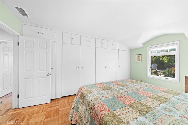 386 Los Altos Ave, Long Beach, CA 90814 - bedroom featuring a closet and lofted ceiling
