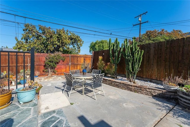 386 Los Altos Ave, Long Beach, CA 90814 - fenced backyard with outdoor dining area and a patio