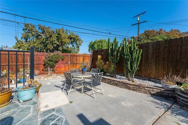 386 Los Altos Ave, Long Beach, CA 90814 - fenced backyard featuring outdoor dining area and a patio area