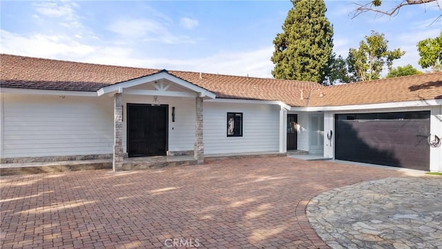 ranch-style home featuring a garage